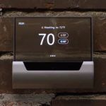 Microsoft; amplia su línea de dispositivos para el hogar, su nombre, GLAS. En colaboración con Johnson Controls; se trata de un termostato pensado en el ahorro energético, con apariencia sencilla, diseño minimalista y elegante, teniendo como característica principal, una pantalla táctil semitransparente.