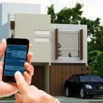 La Domótica; es conocida como el conjunto de técnicas y elementos que tienen en su interior novedosos sistemas de tecnología y seguridad en el hogar. Para usar la Domótica; primeramente debemos tener en cuenta qué es lo que estamos buscando y para qué lo necesitamos. En la actualidad; esta rama de la tecnología está experimentando una serie de cambios, con la adhesión de dispositivos conectados mediante Internet.