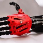 Prótesis elaborada por los estudiantes como proyecto