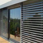 SolarGaps; es una empresa estadounidense que lanza al mercado, las primeras persianas inteligentes que generar energía, permitiendo ahorrar hasta un 70% del consumo eléctrico en el hogar. “La primeras  persianas inteligentes del mundo”; así las definen la empresa, una nueva generación de estas, que puede ser instalada no sólo en el hogar, sino también en oficinas. Estas; protegen del sol, y a la vez se alimentan del mismo para producir energía.