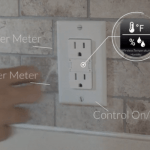 Swidget; es el nombre de este novedoso dispositivo que es catalogado por la empresa del mismo nombre, como un enchufe todo en uno. Es importante mencionar; que este producto sigue fielmente los estándares americanos, debido a esto, en un primer momento, el producto está dirigido al público de habla inglesa.