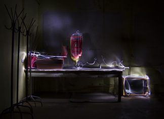 El contenido multimedia cada vez es emitido con mayor fuerza. Series, películas, programas de cocina, entretenimiento, de cualquier índole y clase que usualmente vemos en la comodidad de nuestro hogar. No obstante, no queremos perder ni comodidad ni calidad, por el contrario se quiere seguir manteniendo el estándar. Panasonic en conjunto con Samsung, quieren ofrecen contenidos con un alto rango dinámico, haciendo de este una experiencia placentera.