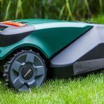 Robomow RS622 corta el césped automáticamente
