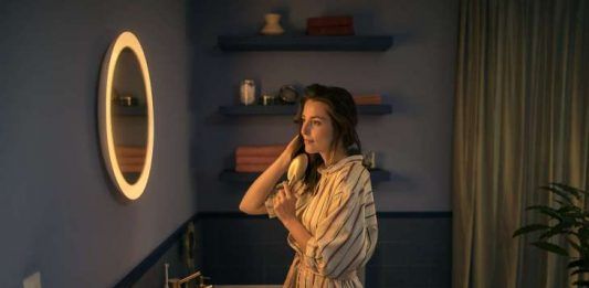 Philips presenta Adore Bathroom Lighted Mirror, un espejo con luces LED