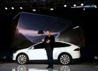 Tesla está fabricando chips de inteligencia artificial para sus autos sin conductor