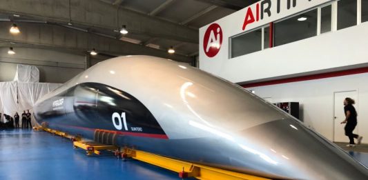 Hyperloop presenta a Quintero One, la primera cápsula de tamaño real