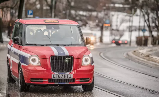 Capital de Noruega instalará cargadores inalámbricos para taxis eléctricos