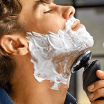 Primera máquina de afeitar con inteligencia artificial lanzada por Philips